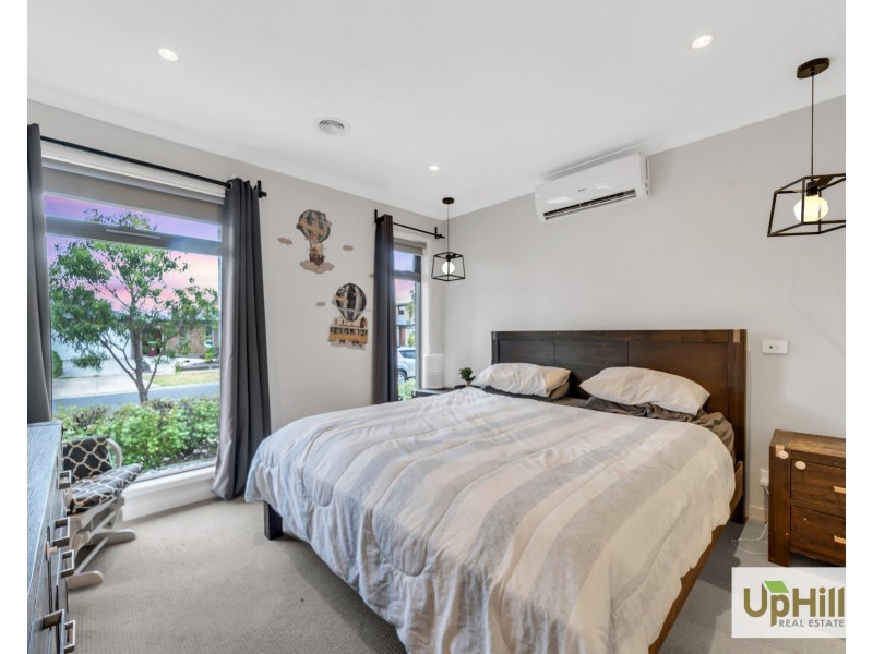 10 Savage Way, Clyde North VIC 3978