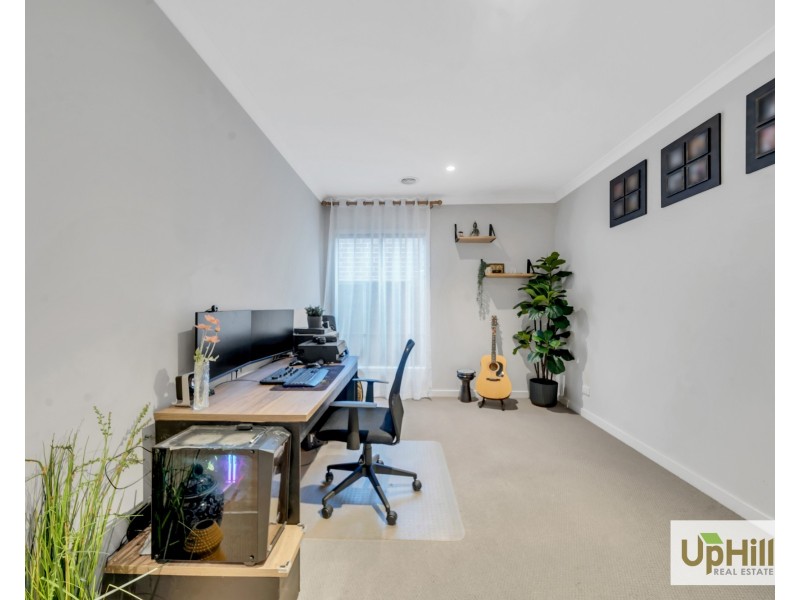 10 Savage Way, Clyde North VIC 3978