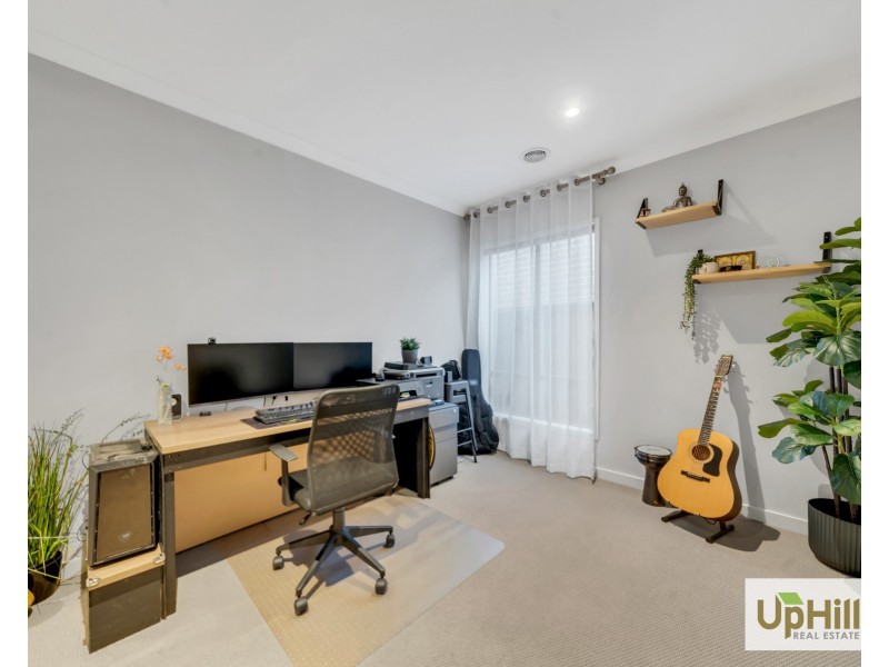 10 Savage Way, Clyde North VIC 3978