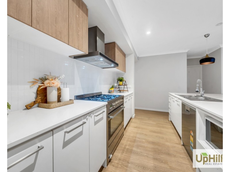 10 Savage Way, Clyde North VIC 3978