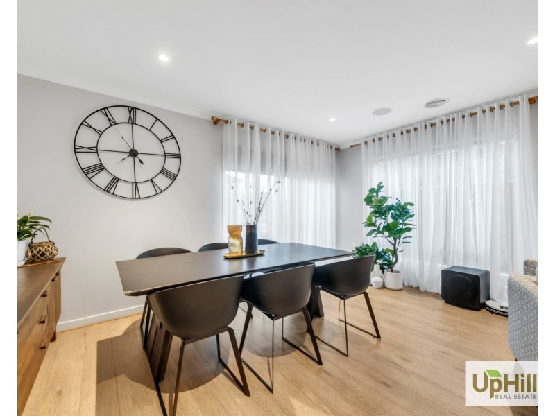 10 Savage Way, Clyde North VIC 3978