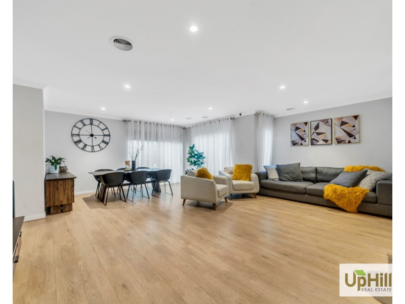 10 Savage Way, Clyde North VIC 3978