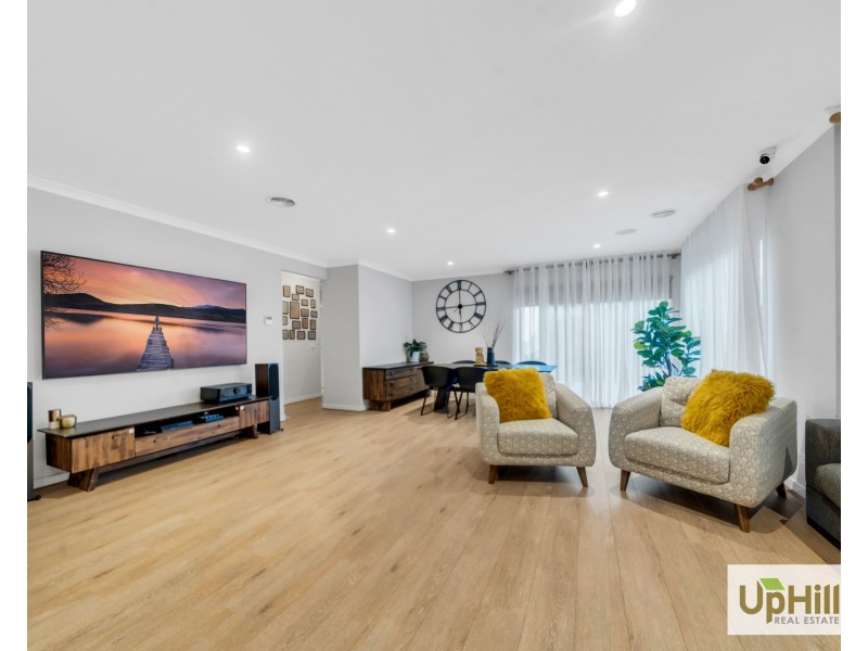 10 Savage Way, Clyde North VIC 3978