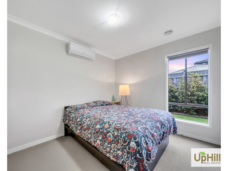 10 Savage Way, Clyde North VIC 3978