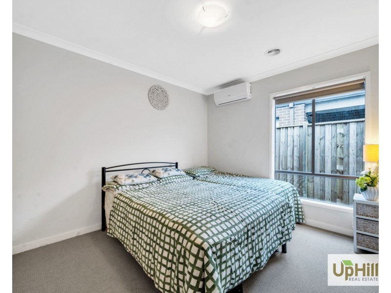 10 Savage Way, Clyde North VIC 3978