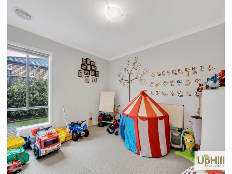 10 Savage Way, Clyde North VIC 3978