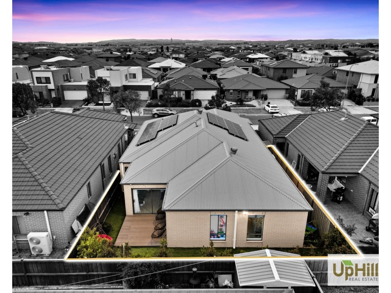 10 Savage Way, Clyde North VIC 3978