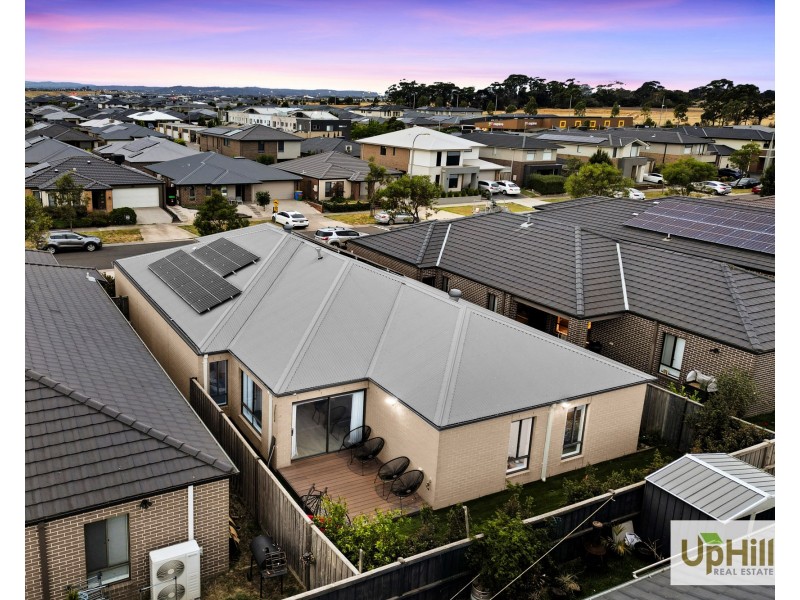 10 Savage Way, Clyde North VIC 3978