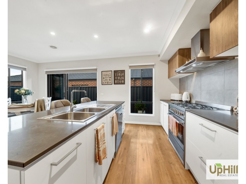 34 Yaralla Circuit, Clyde VIC 3978