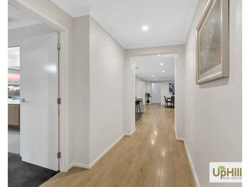 4 Hollybush Avenue, Clyde VIC 3978