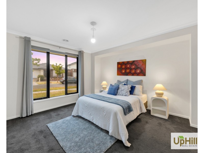 4 Hollybush Avenue, Clyde VIC 3978