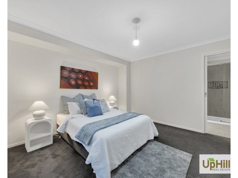 4 Hollybush Avenue, Clyde VIC 3978