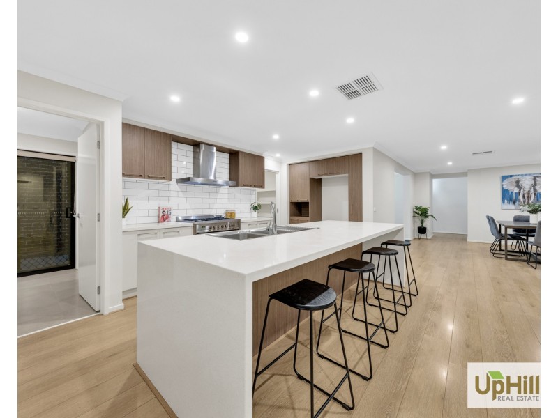 4 Hollybush Avenue, Clyde VIC 3978