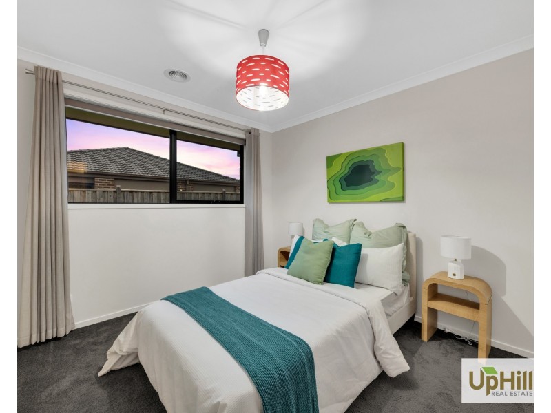 4 Hollybush Avenue, Clyde VIC 3978