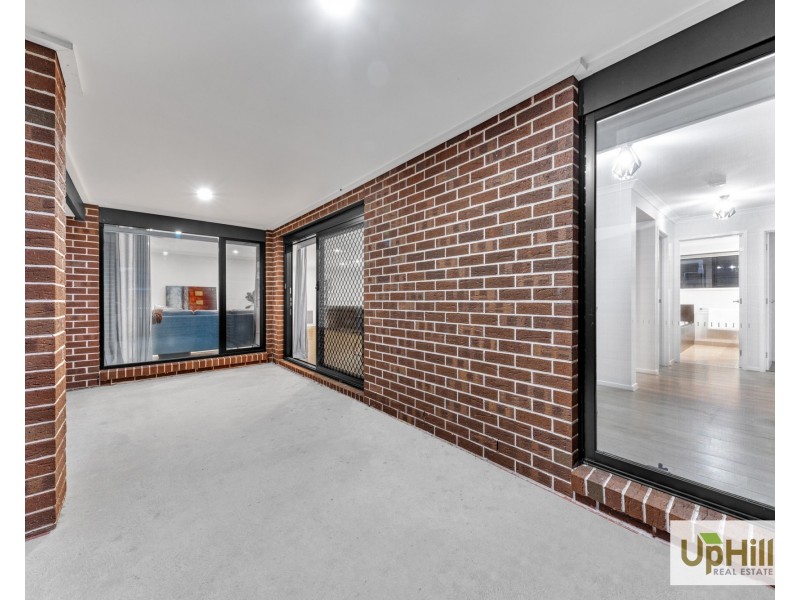 4 Hollybush Avenue, Clyde VIC 3978