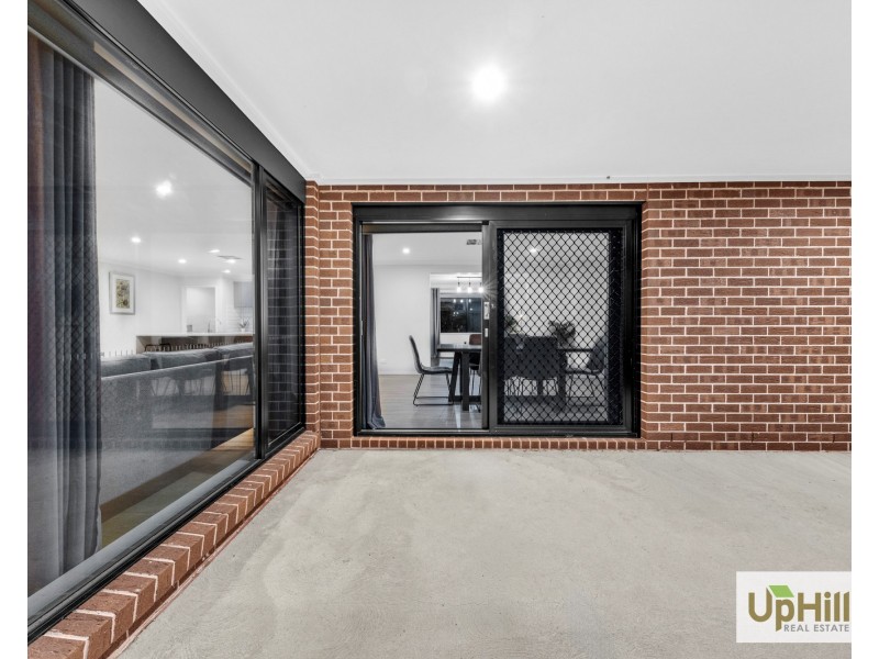 4 Hollybush Avenue, Clyde VIC 3978