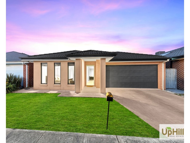 9 Langshan Road, Clyde North VIC 3978