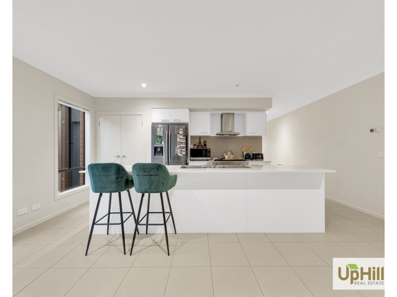 9 Langshan Road, Clyde North VIC 3978