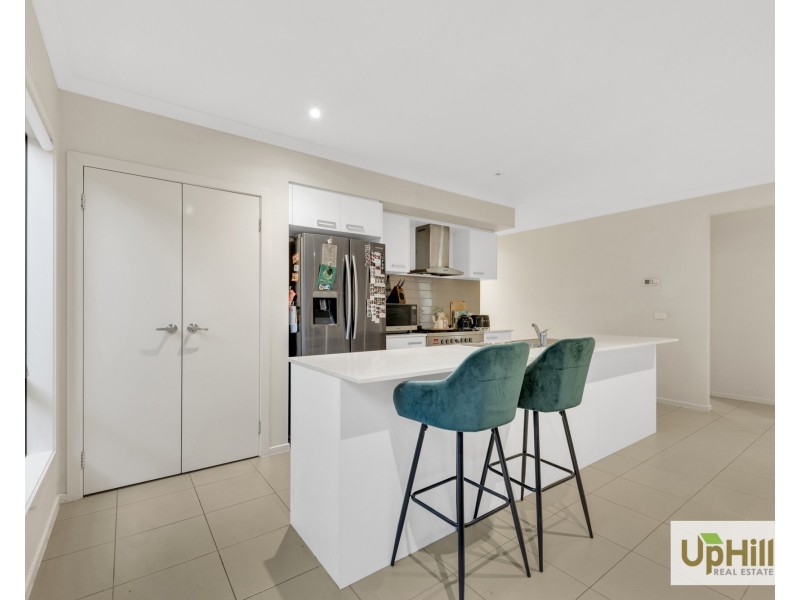 9 Langshan Road, Clyde North VIC 3978