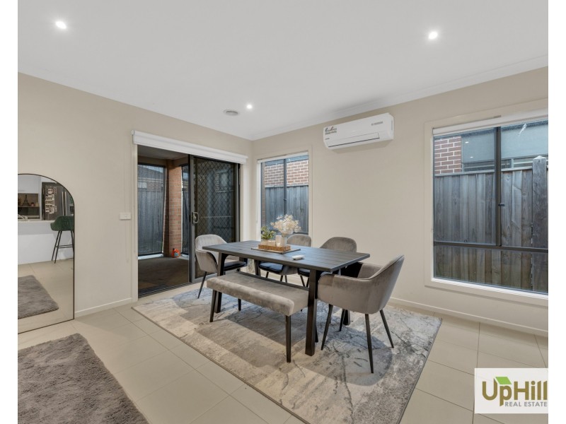 9 Langshan Road, Clyde North VIC 3978