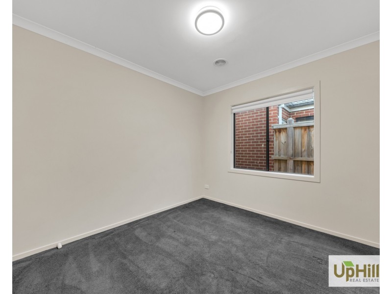 9 Langshan Road, Clyde North VIC 3978