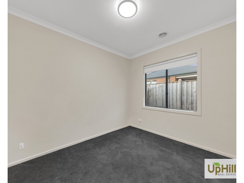 9 Langshan Road, Clyde North VIC 3978