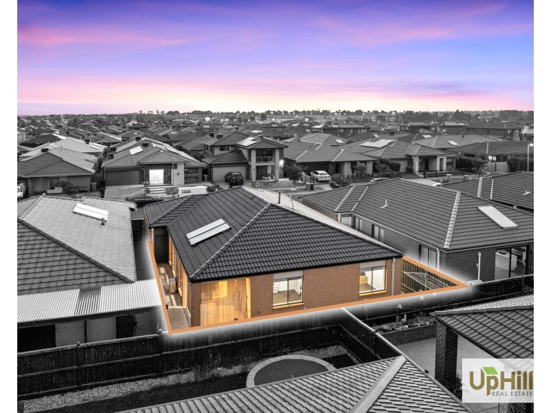 9 Langshan Road, Clyde North VIC 3978