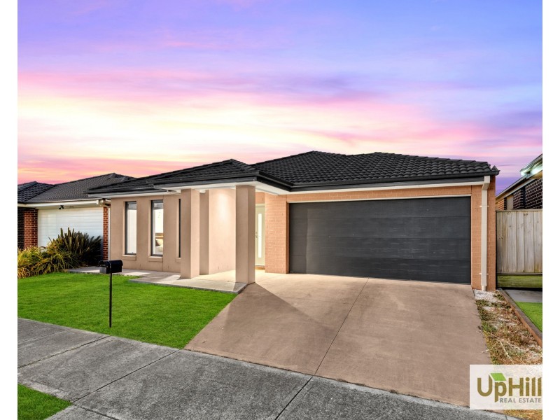 9 Langshan Road, Clyde North VIC 3978