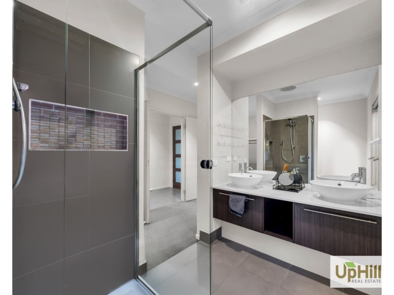 5 Haflinger Avenue, Clyde North VIC 3978