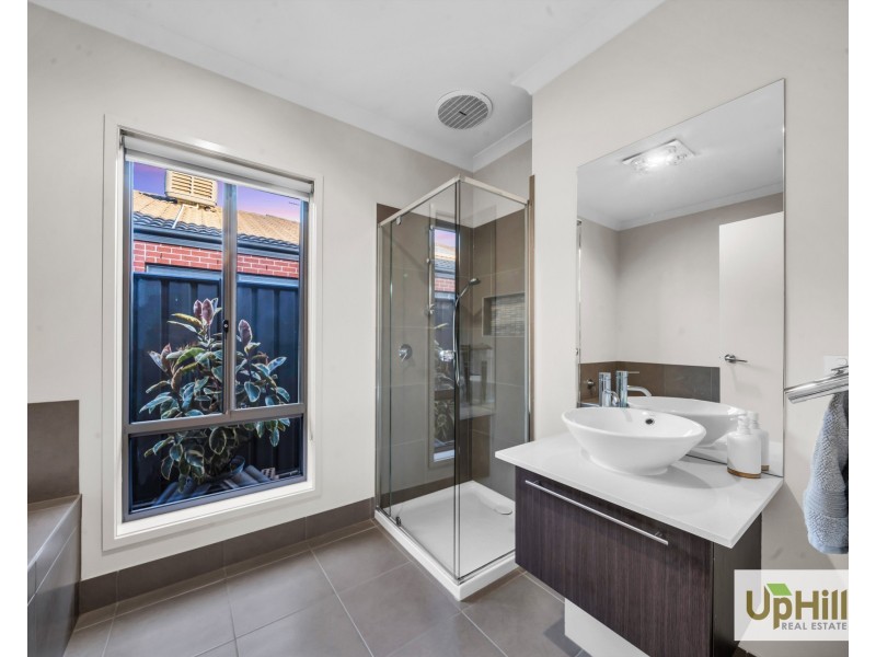 5 Haflinger Avenue, Clyde North VIC 3978