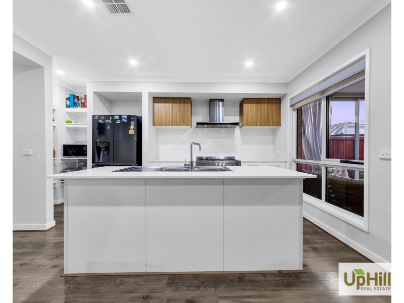 7 Undara Road, Clyde North VIC 3978