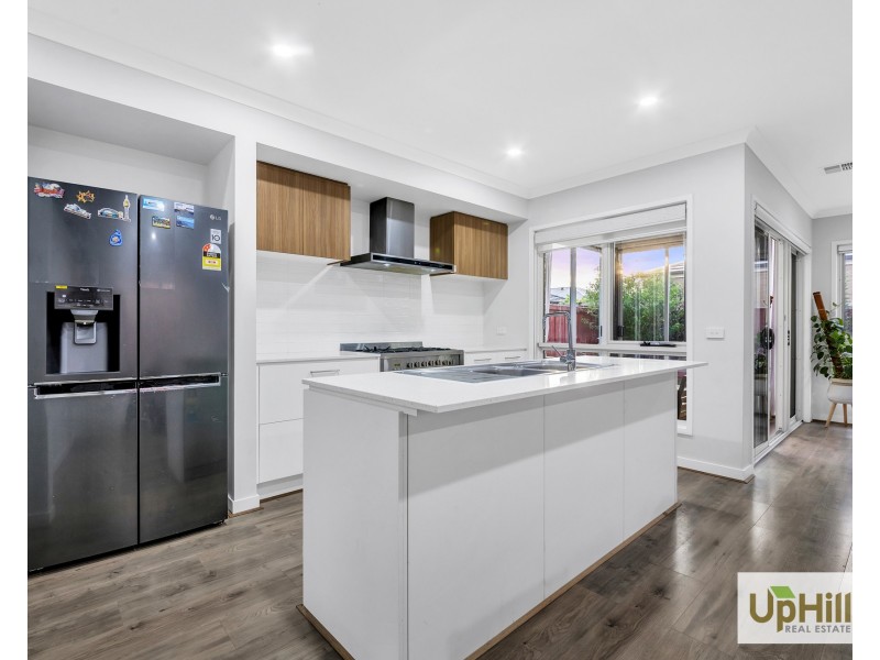 7 Undara Road, Clyde North VIC 3978