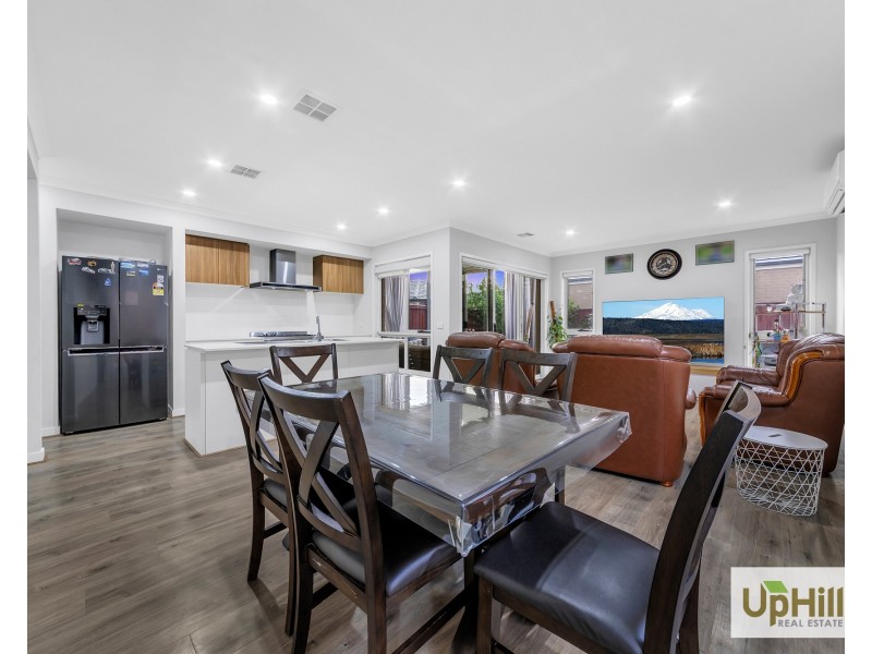 7 Undara Road, Clyde North VIC 3978