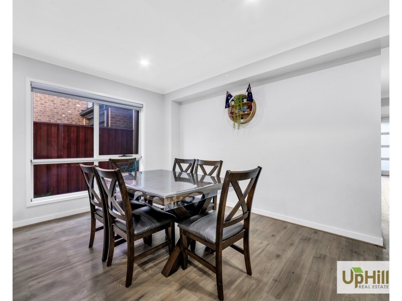 7 Undara Road, Clyde North VIC 3978