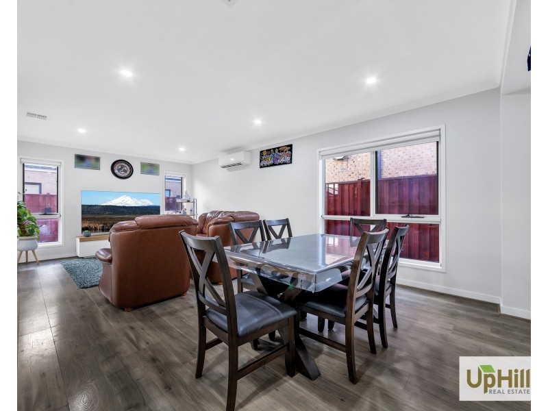 7 Undara Road, Clyde North VIC 3978