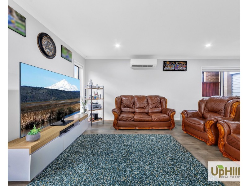 7 Undara Road, Clyde North VIC 3978