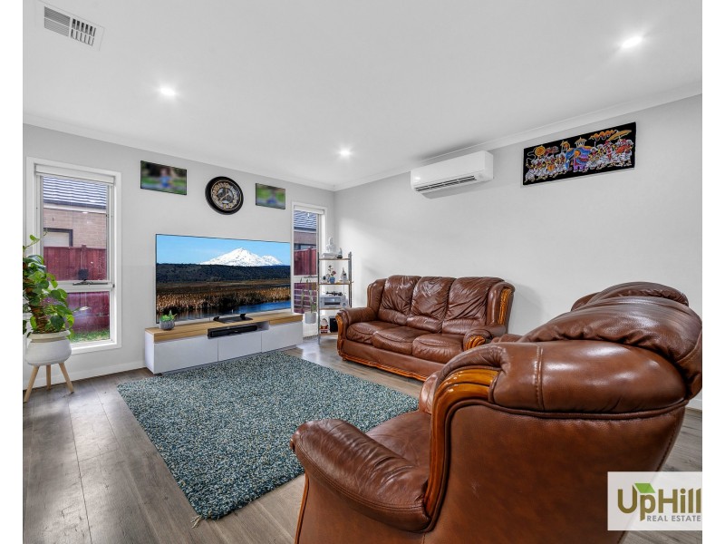 7 Undara Road, Clyde North VIC 3978