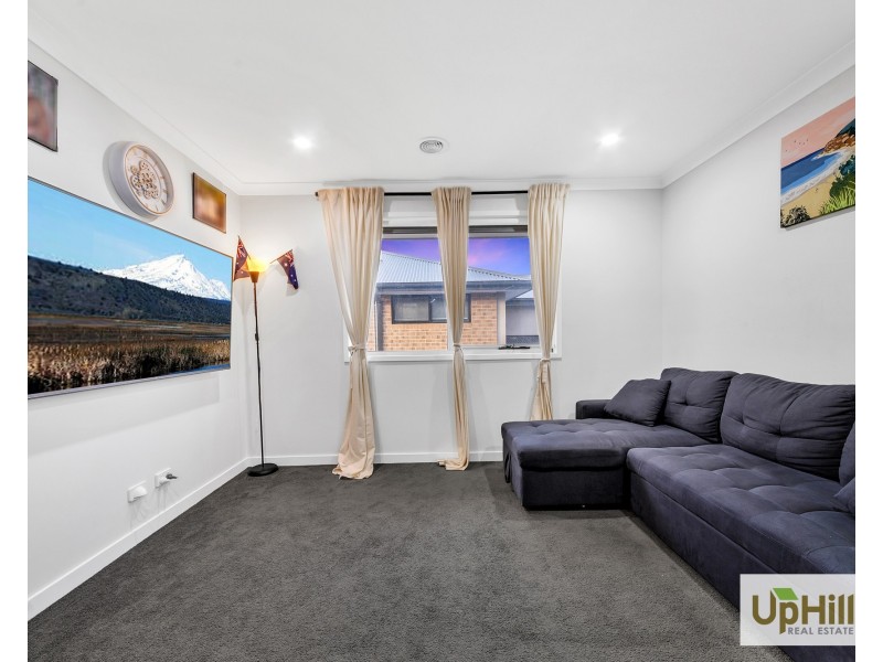 7 Undara Road, Clyde North VIC 3978