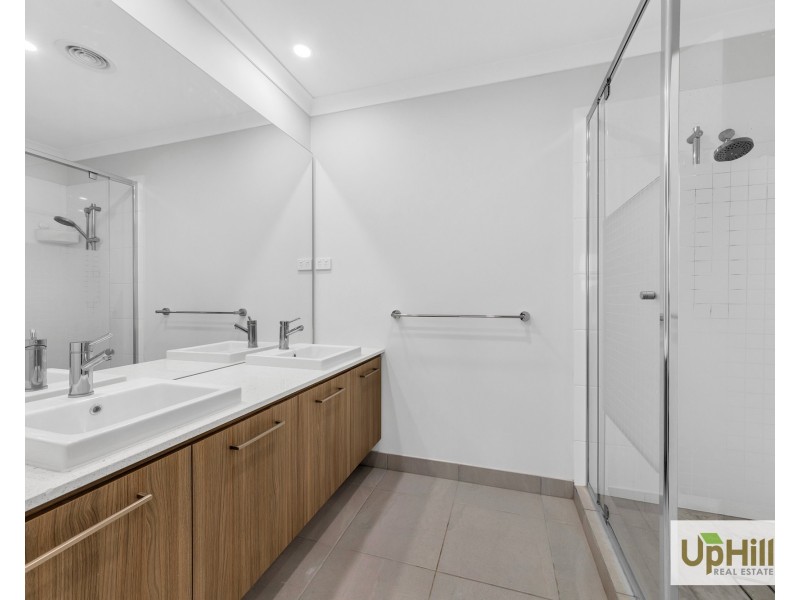 7 Undara Road, Clyde North VIC 3978