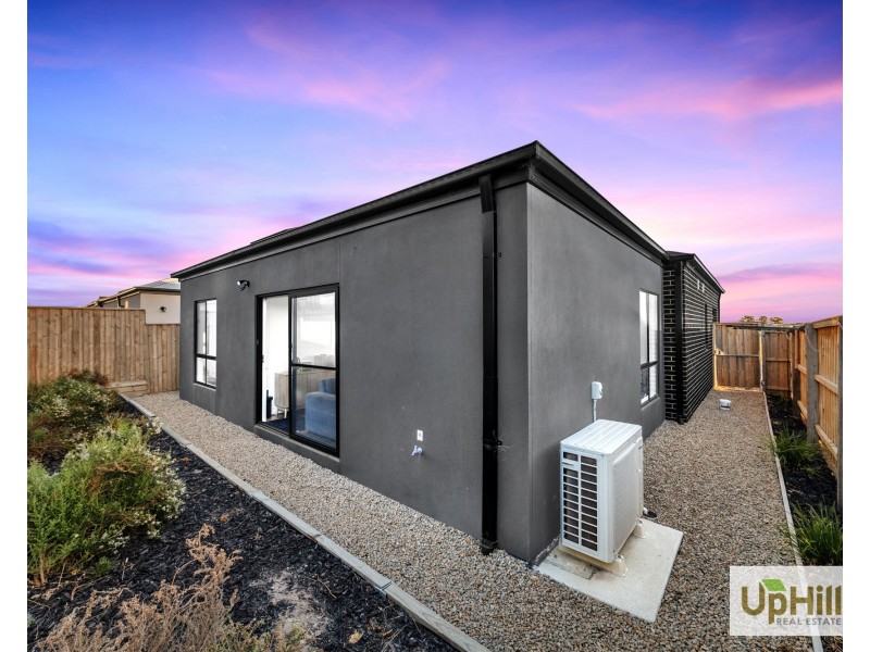 77 Plymouth Boulevard, Clyde North VIC 3978