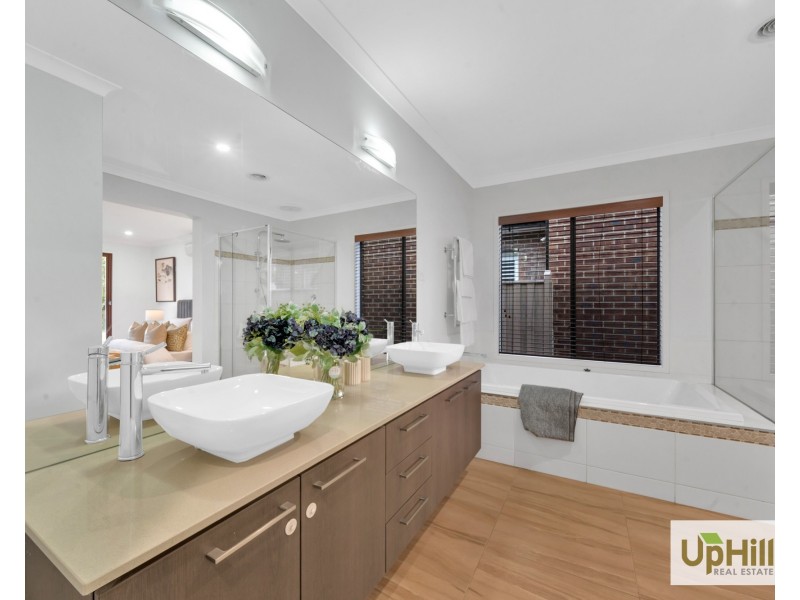 3 Pyrenees Road, Clyde VIC 3978