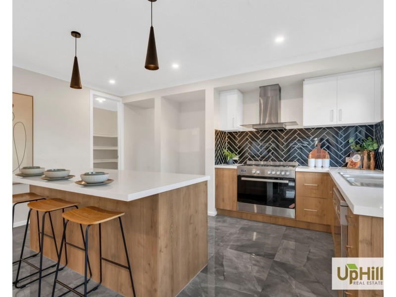 28 Carradale Road, Clyde North VIC 3978