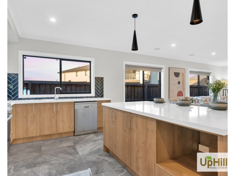 28 Carradale Road, Clyde North VIC 3978