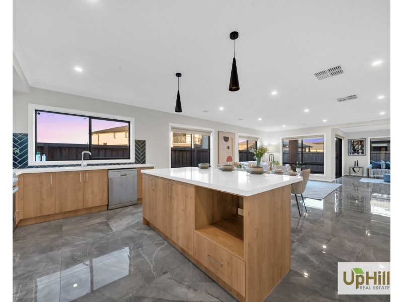 28 Carradale Road, Clyde North VIC 3978