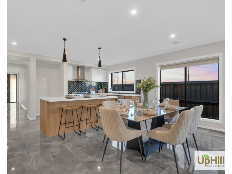 28 Carradale Road, Clyde North VIC 3978