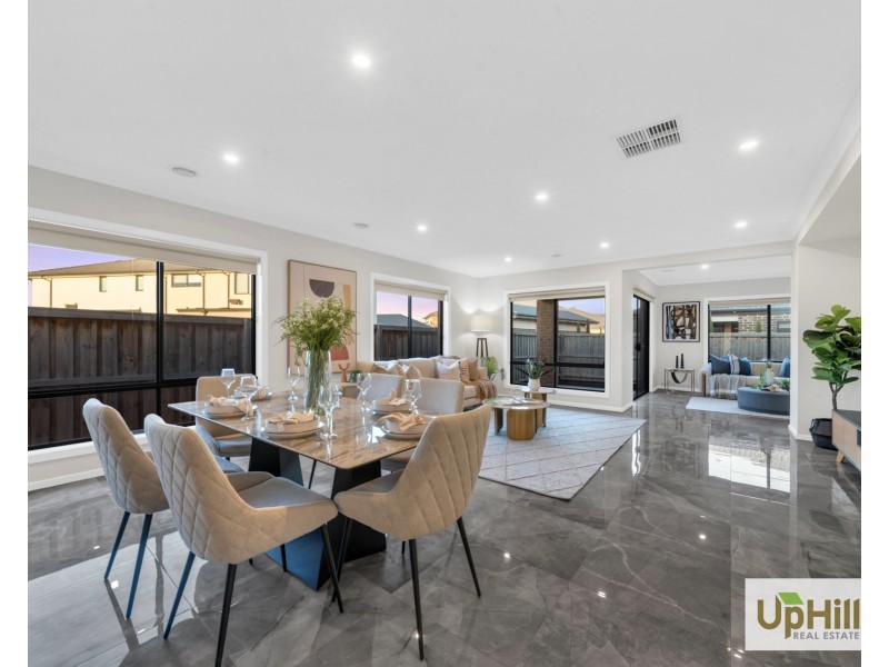 28 Carradale Road, Clyde North VIC 3978