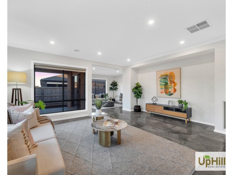 28 Carradale Road, Clyde North VIC 3978