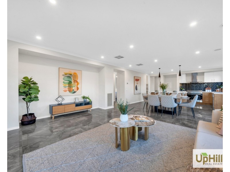 28 Carradale Road, Clyde North VIC 3978