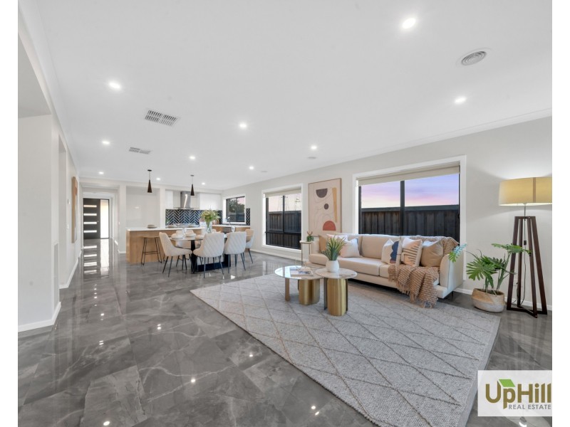 28 Carradale Road, Clyde North VIC 3978