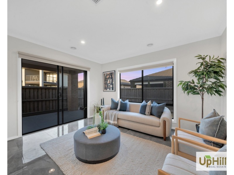 28 Carradale Road, Clyde North VIC 3978